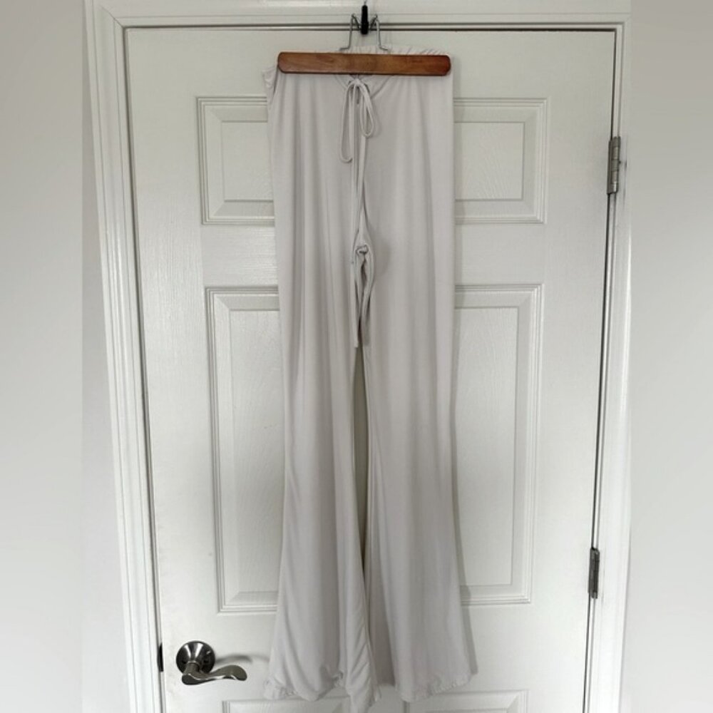 PRETTYLITTLETHING PLT WHITE FLARE PANTS |‎ SZ 8